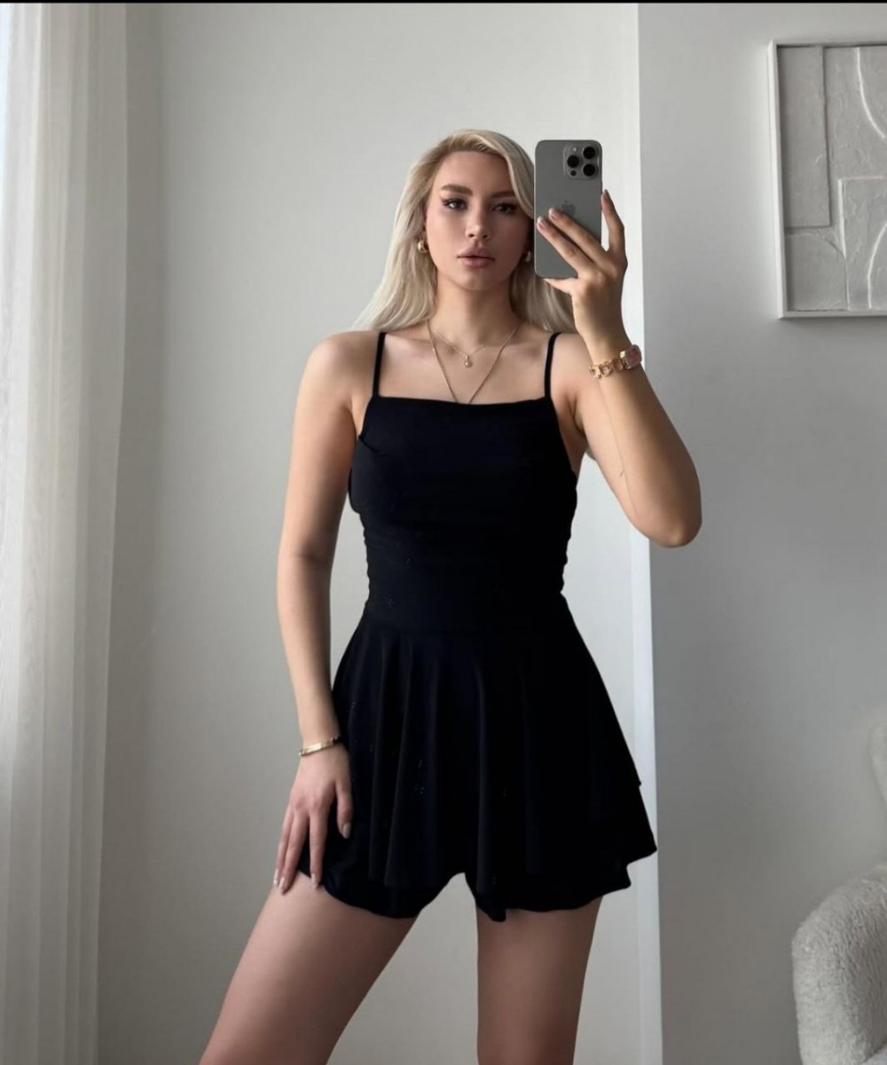ŞORTLU SİYAH ELBİSE 