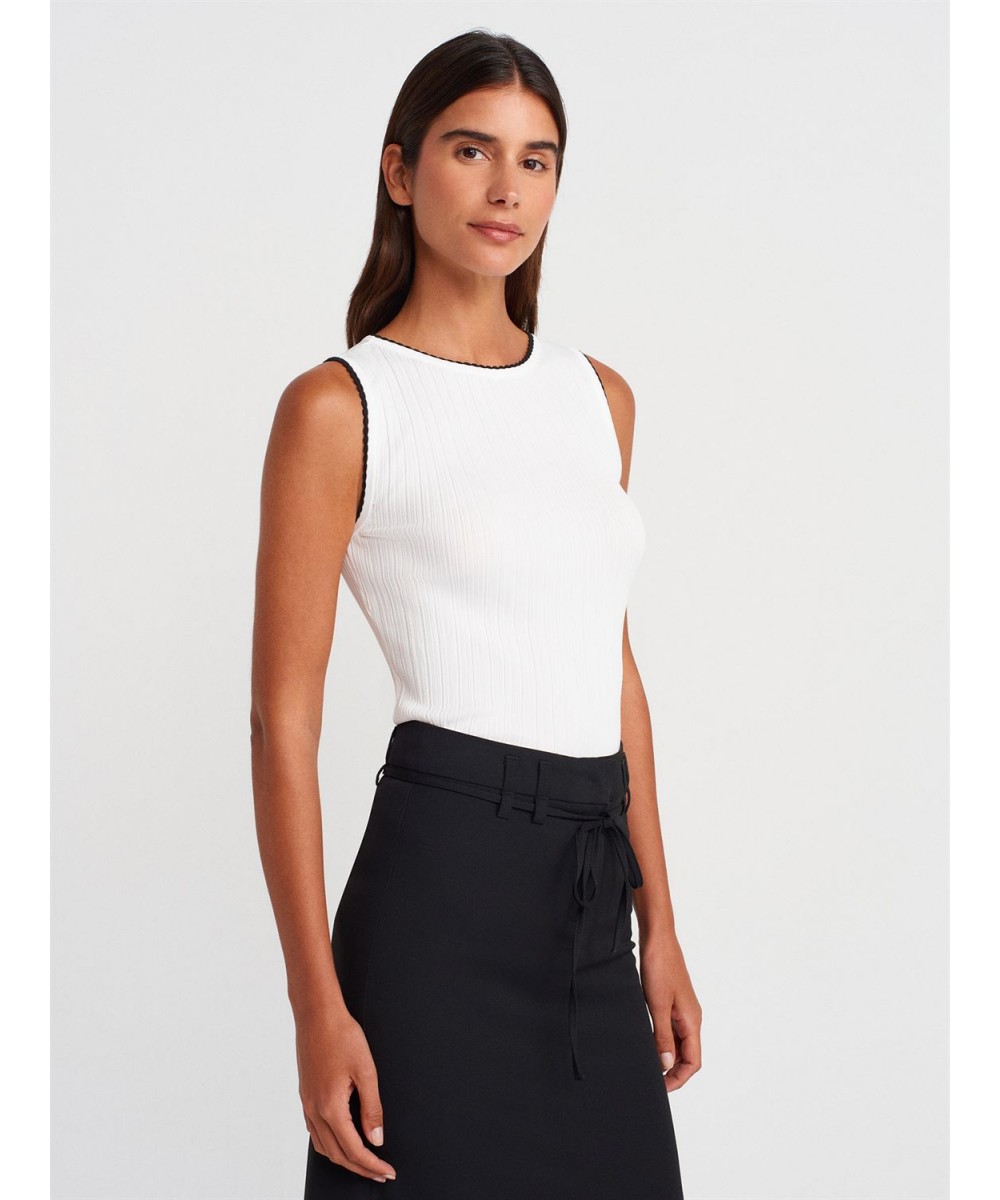 Kayık Yaka Ftilli İnce Triko Bluz-Ekru-Siyah