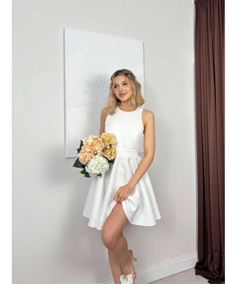 Sırt dekolteli elbise