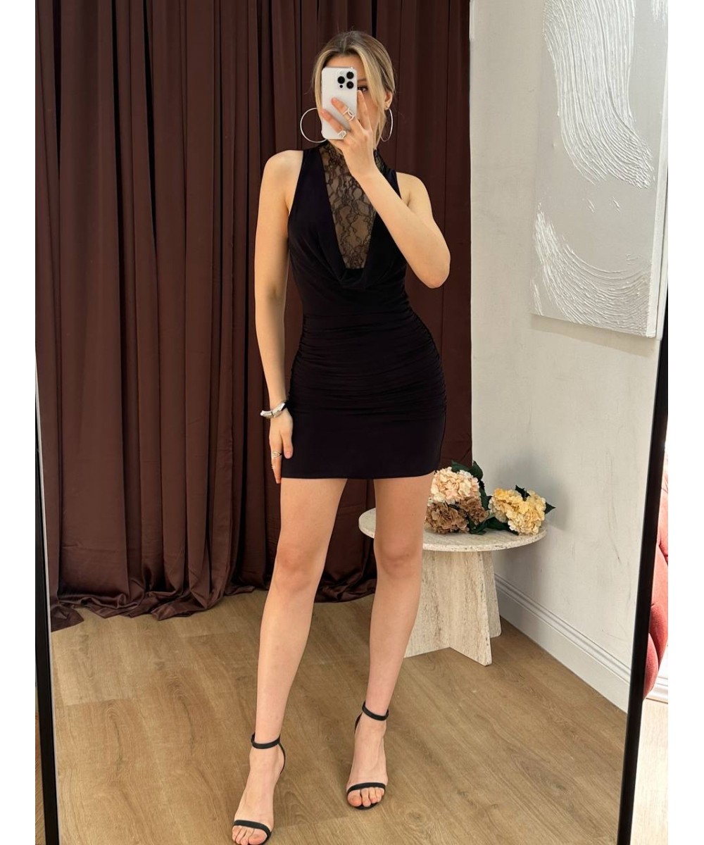 Sırt dekolteli elbise