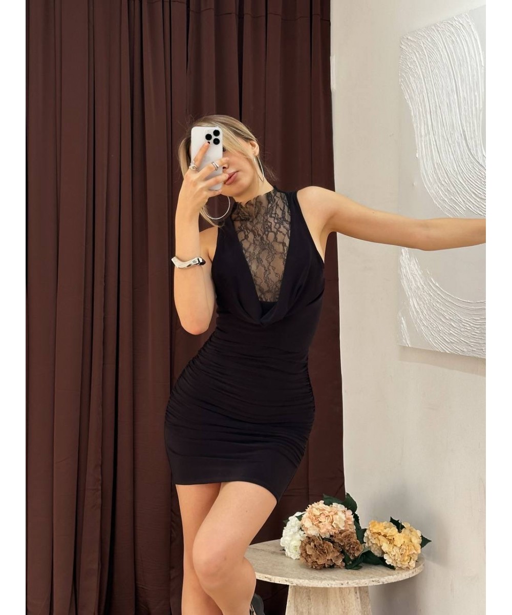 Sırt dekolteli elbise