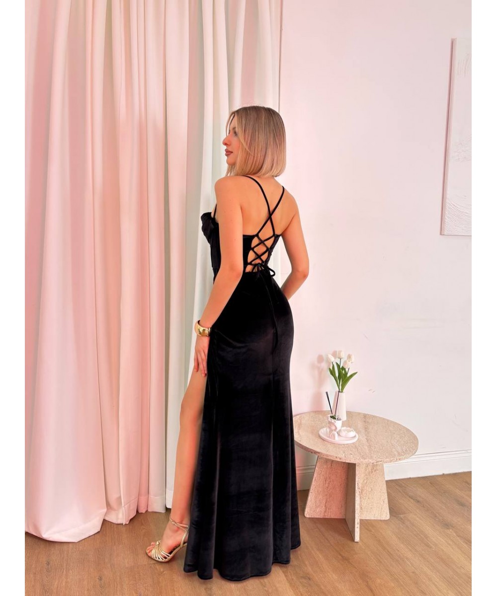 SIRT DEKOLTELİ KADİFE SİYAH ELBİSE